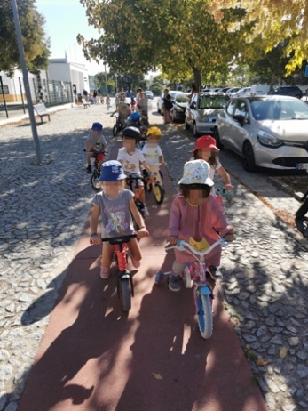 O Jardim de Infância Manuel Ferreira Patrício saiu à rua para mostrar que é possível circular na cidade de forma sustentável.